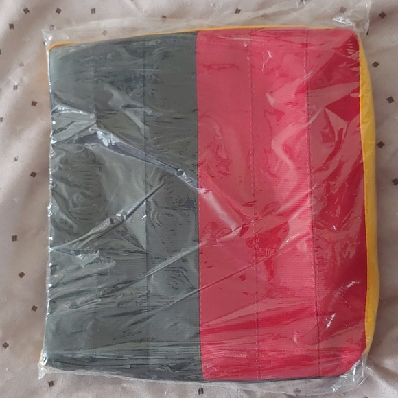 Harvey's Colorblock Mickey Streamline - Picture 4 of 6